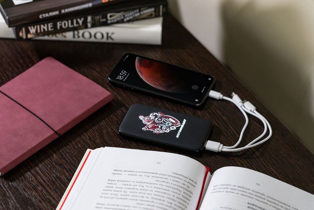 Аккумулятор с подсветкой markBright City, 10000 мАч, черный — изображение 10