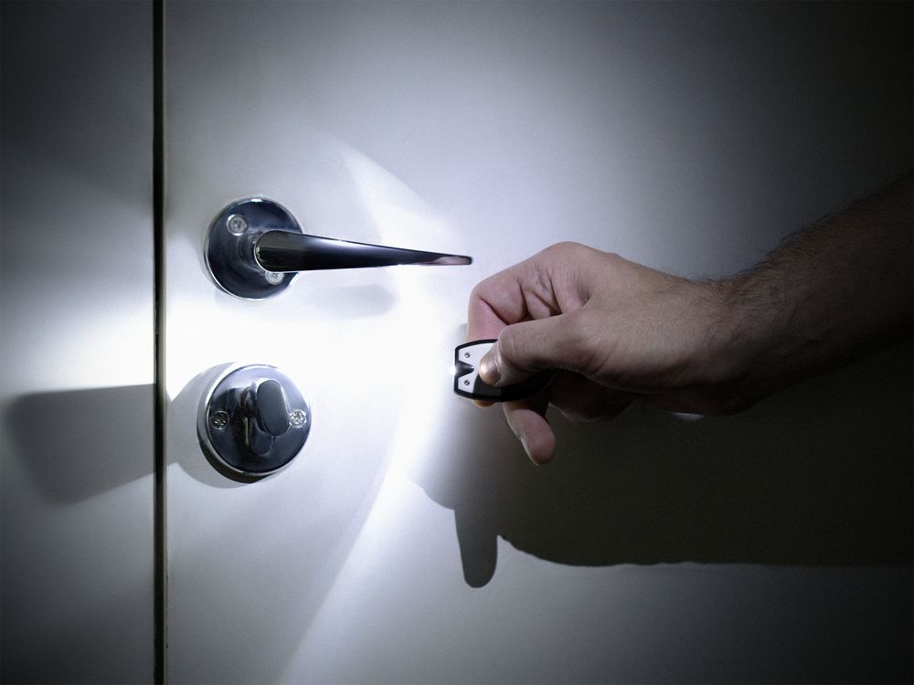 Брелок-фонарик Vivid, ver.2, белый с черным — изображение 5