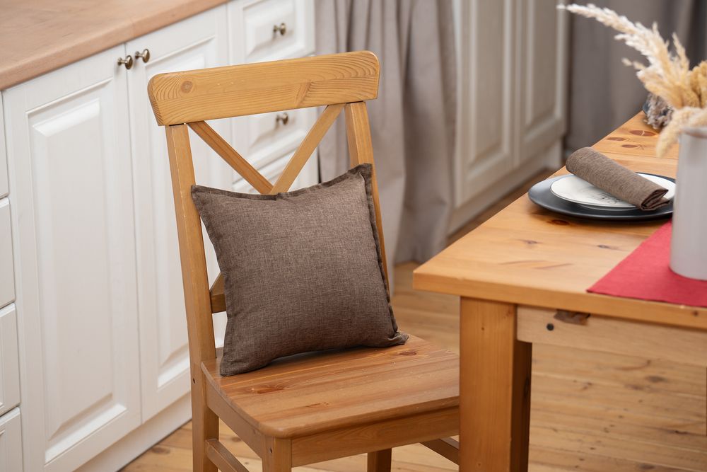 Наволочка Settle In, коричневая — изображение 5