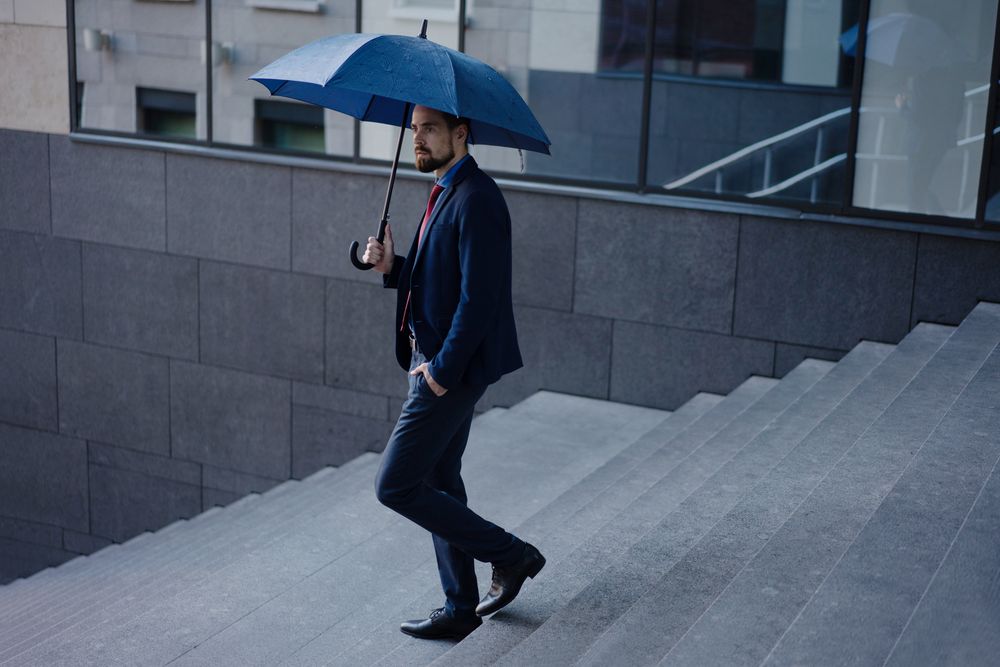 Зонт-трость Magic с проявляющимся цветочным рисунком, темно-синий — изображение 9