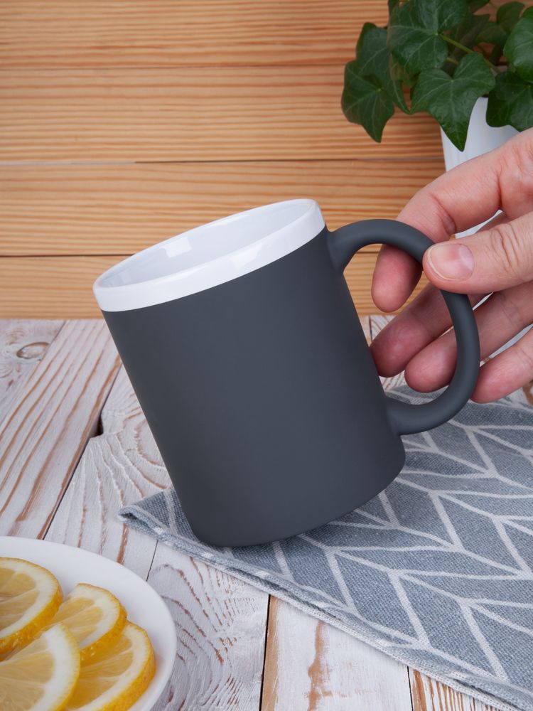 Кружка StopSpot с покрытием софт-тач, серая — изображение 4