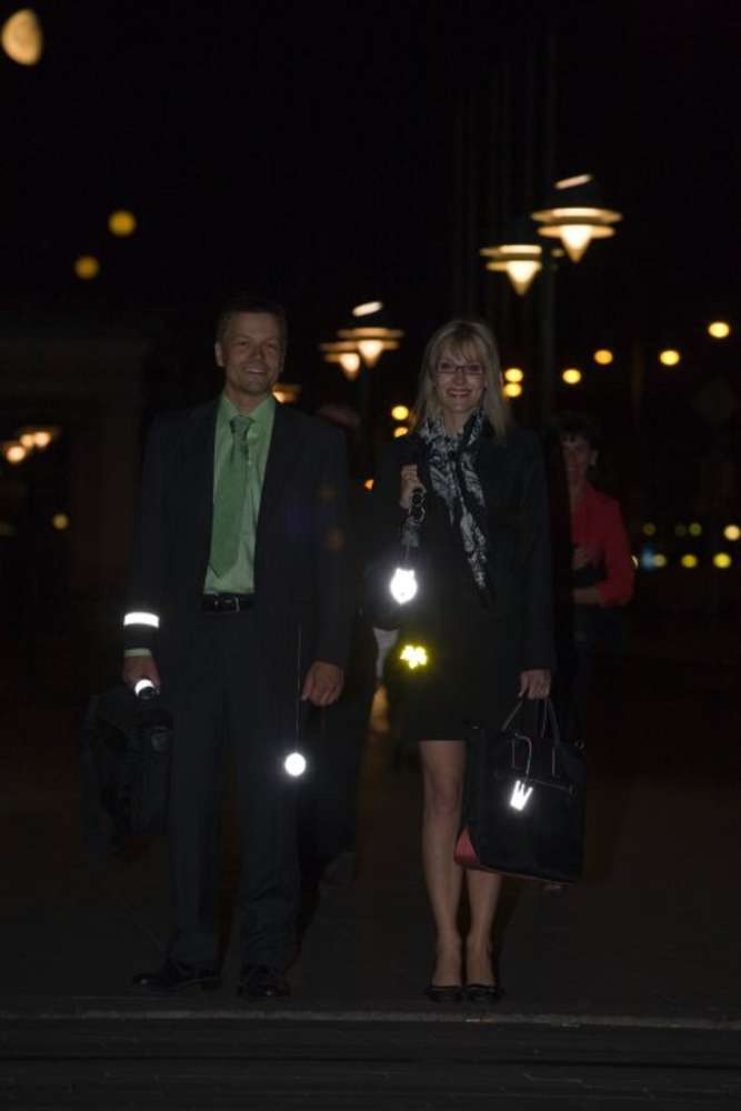 Пешеходный светоотражатель «Сердце», красный — изображение 5