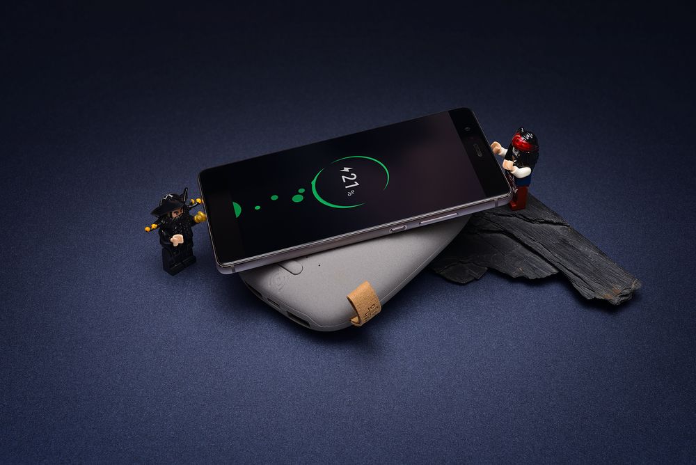 Аккумулятор с беспроводной зарядкой Pebble Wireless 9000 мАч, серый — изображение 9