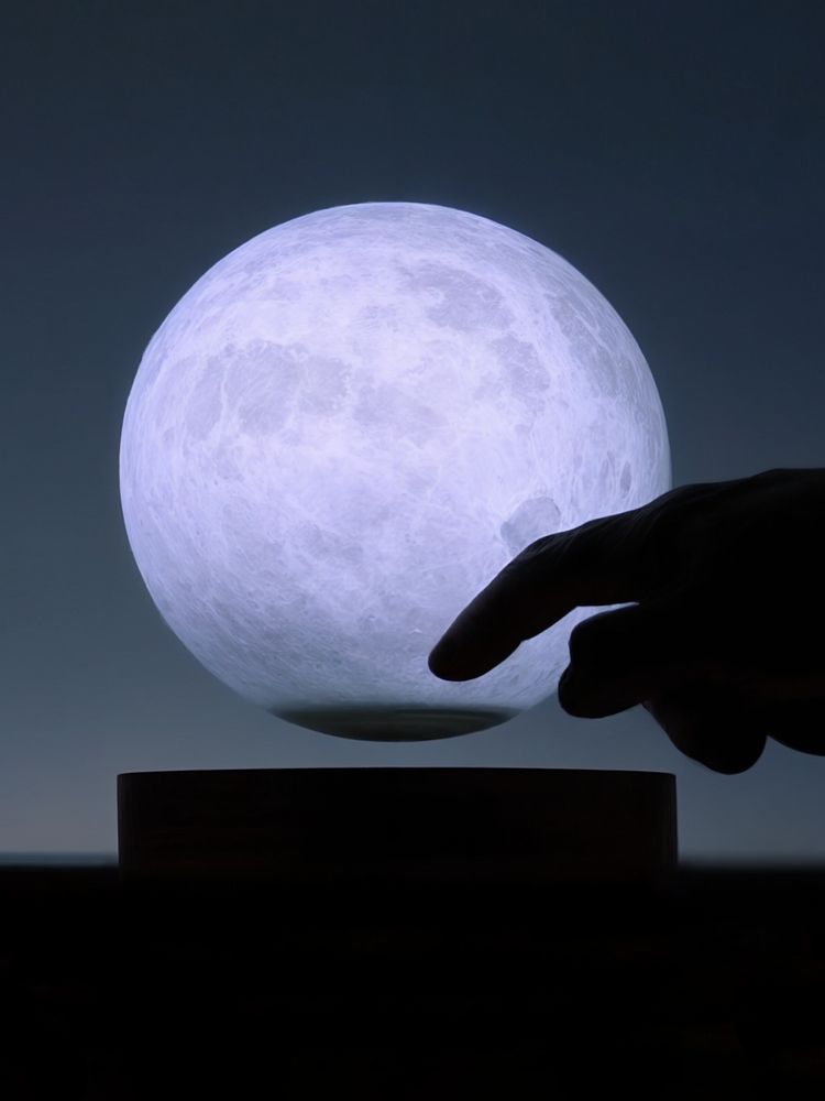 Левитирующая луна MoonFlight с деревянной подставкой — изображение 3
