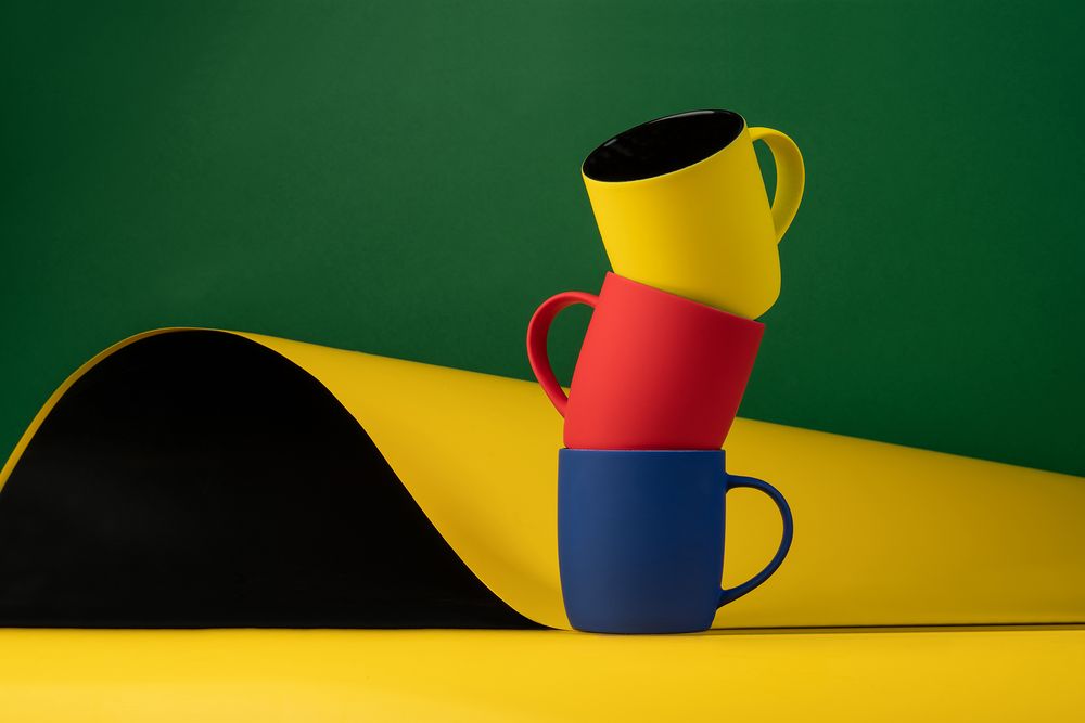 Кружка Surprise Touch Black c покрытием софт-тач, желтая — изображение 4