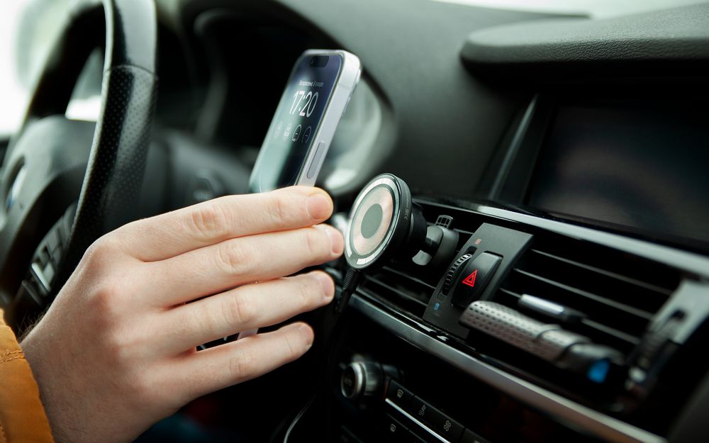 Держатель для смартфона Cooper Auto Wireless с беспроводной зарядкой, черный — изображение 13