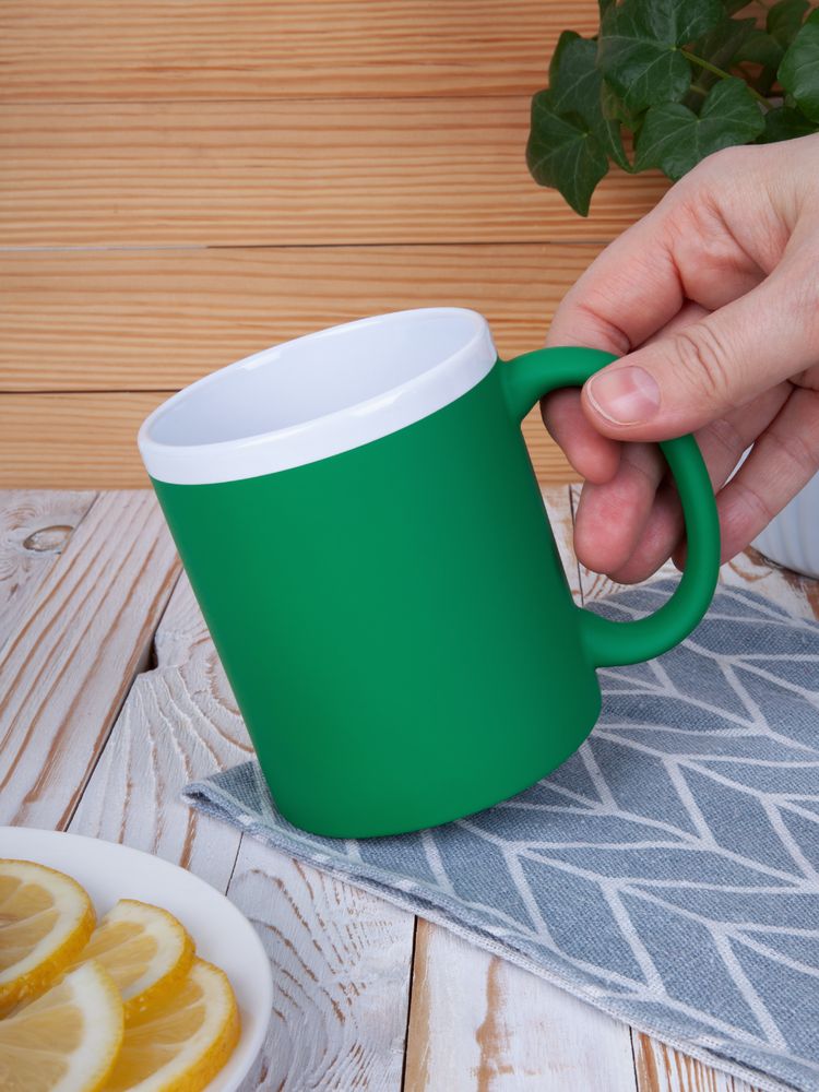 Кружка StopSpot с покрытием софт-тач, зеленая — изображение 4