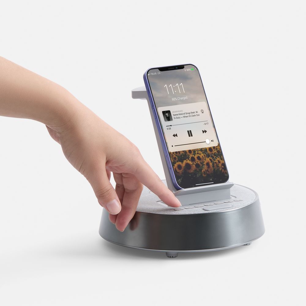 Bluetooth-колонка с беспроводной зарядкой и часами netEnergy, серая — изображение 11