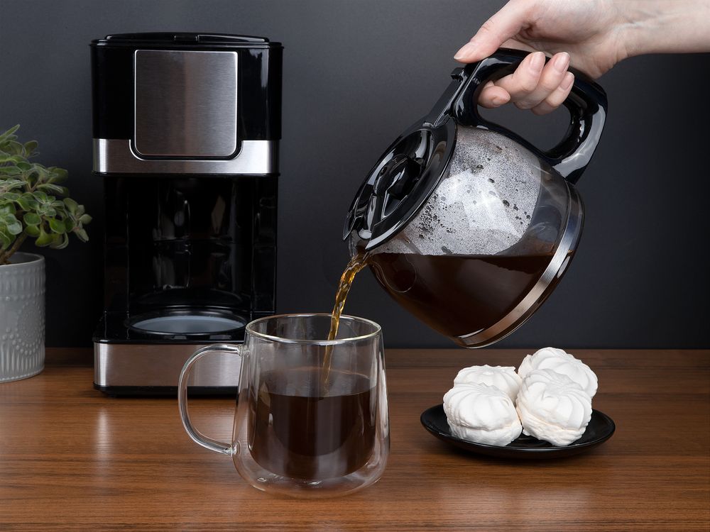 Электрическая кофеварка DayDriver, черно-серебристая — изображение 3
