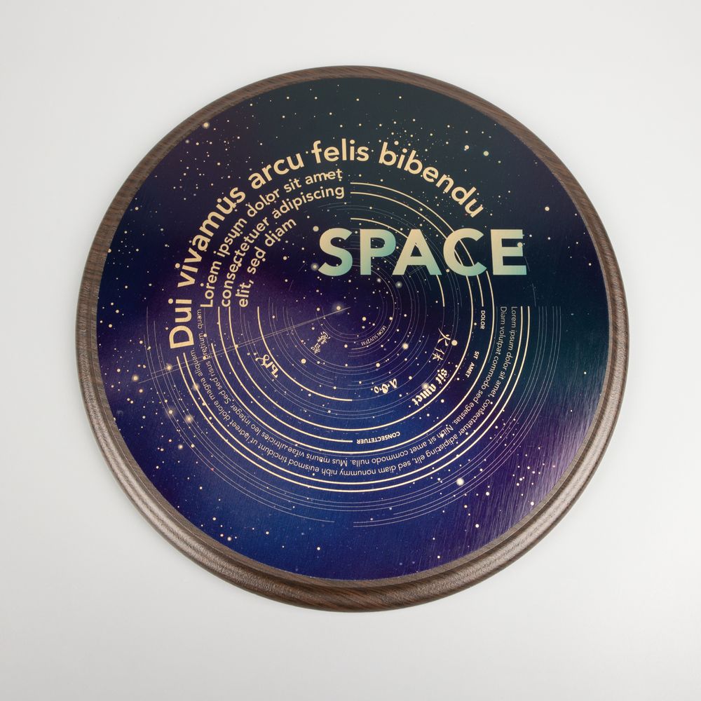 Плакетка Plaque, круглая, венге с золотистой пластиной — изображение 8